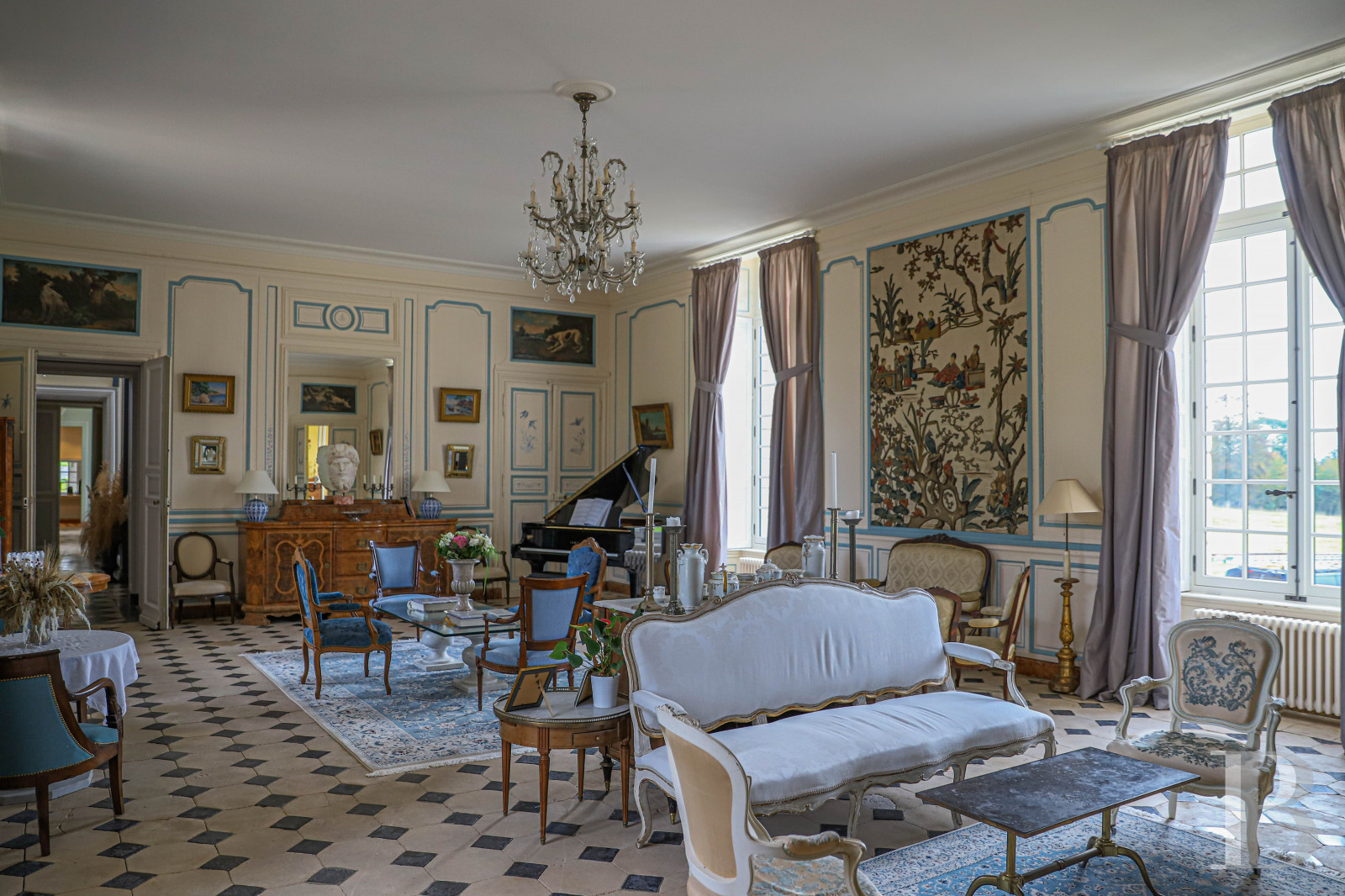 A 17th century chateau dedicated to the splendour of the modern day in Calvados, Normandy - photo  n°8